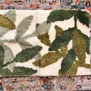 Cream with greenery bath mat